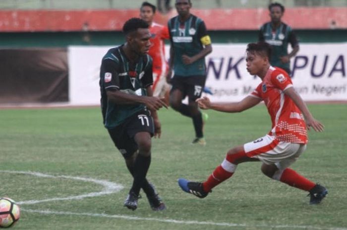 Madura FC memenangkan laga kontra Persiwa Wamenang dengan skor 2-0 di Stadion Gelora Delta Sidoarjo, Jumat (13/10/2017). Kedua tim akhirnya tidak lolos babak 8 besar.