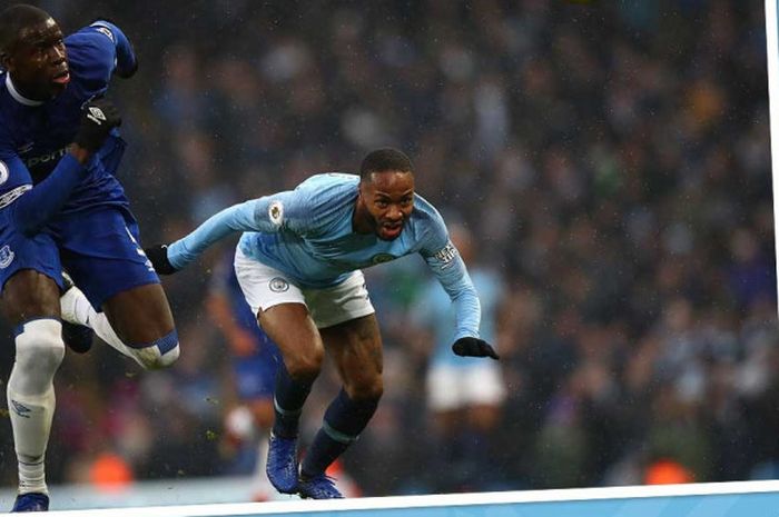 Penyerang Manchester City, Raheem Sterling (kanan).