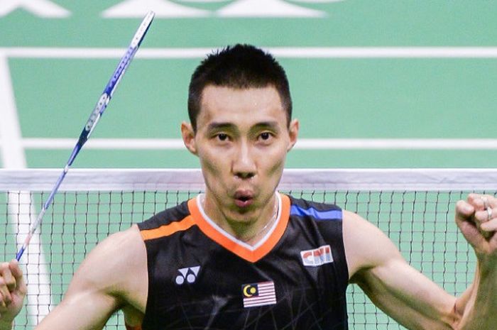 Pebulu tangkis tunggal putra Malaysia, Lee Chong Wei, melakukan selebrasi setelah menang atas Chen Long (China) pada final Hong Kong Terbuka di Hong Kong Coliseum, Minggu (26/11/2017).