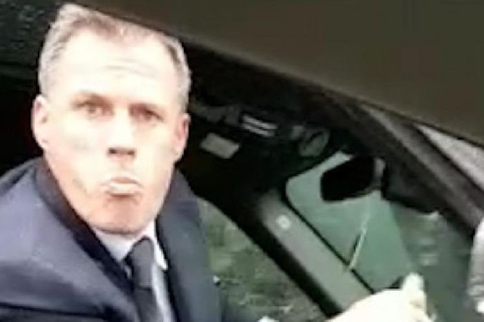 jamie carragher kehilangan kendali