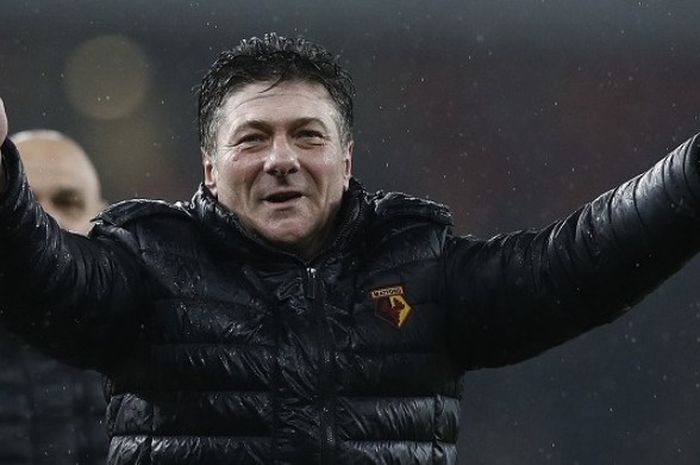 Pelatih Watford, Walter Mazzarri, tampak gembira seusai timnya mengalahkan Arsenal di Stadion Emirates pada 31 Januari 2017.