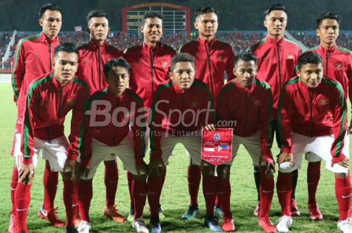    Skuat timnas U-16 Indonesia sebelum menghadapi Filipini dalam laga Grup A Piala AFF U-16 2018 di Stadion Gelora Delta, Sidoarjo, Minggu (29/7/2018).         