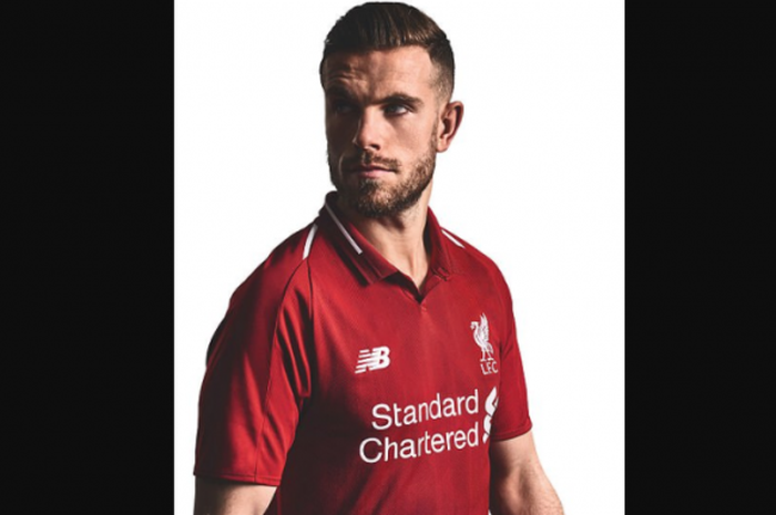  Jordan Henderson dengan seragam baru Liverpool 