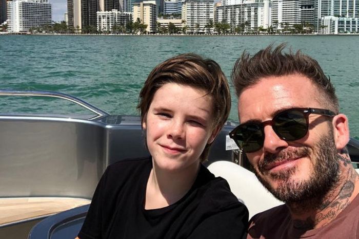  Cruz Beckham (kiri) bersama David Beckham 