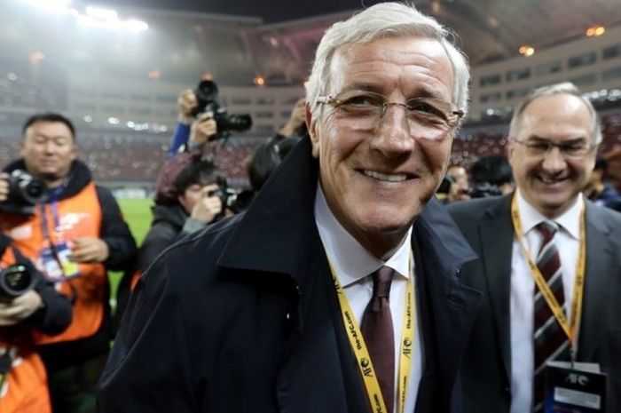 Pelatih timnas China asal Italia, Marcello Lippi, ketika meninggalkan lapangan pertandingan seusai duel Kualifikasi Piala Dunia 2018 melawan Korea Selatan di Changsha, Hunan, China, 23 Maret 2017.