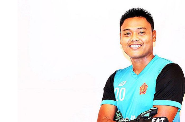 Kiper PSMS Medan, Guntur Pranata, saat masih membela PS TNI.