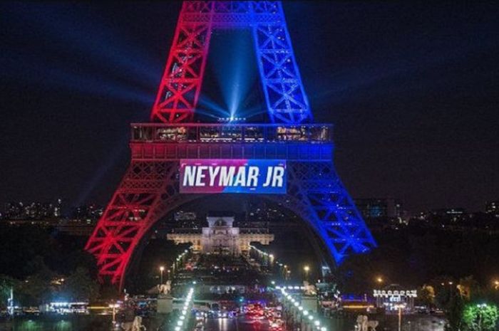 Menara Eiffel turut menyambut kehadiran Neymar