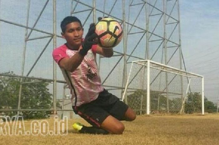 M Choirun Nasirin kiper Persegres Gresik United 