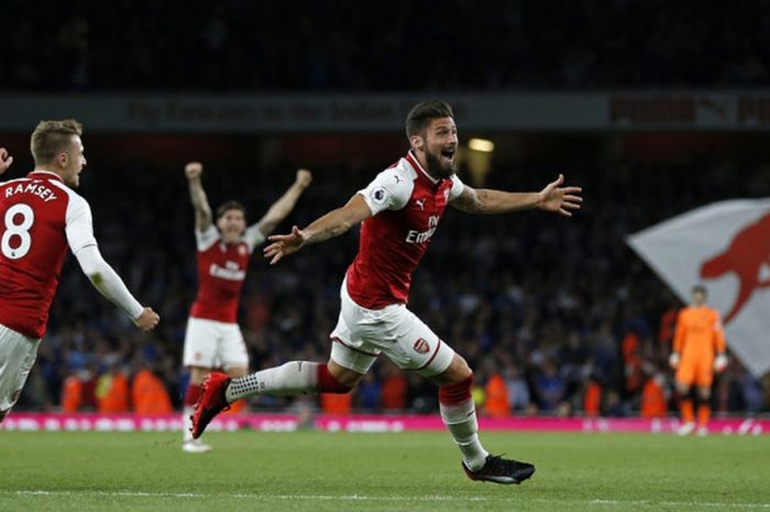 Striker Arsenal, Olivier Giroud, merayakan gol yang dia cetak ke gawang Leicester City dalam laga Liga Inggris di Stadion Emirates, London, pada 11 Agustus 2017.