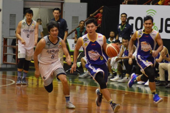 Satria Muda Jakarta sukses meraih peringkat 3 turnamen pramusim IBL setelah mengalahkan Garuda Bandung 79-60, Minggu (21/10/2018). 