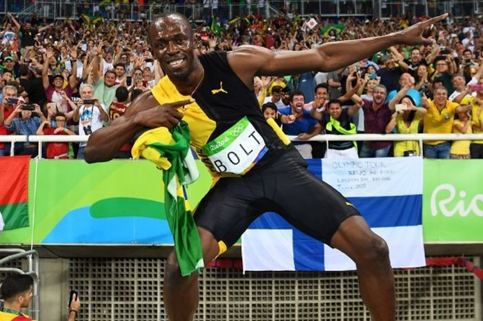 Sprinter Jamaika, Usain Bolt, berpose dengan gaya 