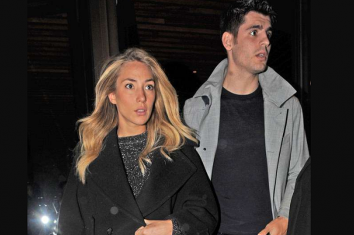 Alvaro Morata (kanan) bersama Alice Campello (kiri) saat makan malam di restoran Novikov