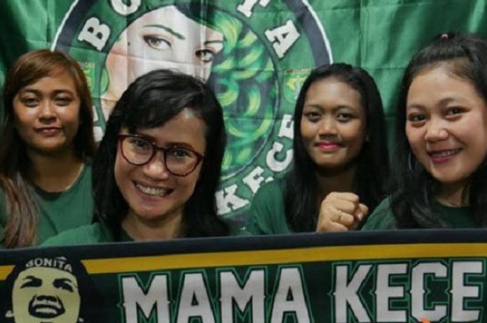 Komunitas Bonita Mama Kece (BMK) wadah suporter Persebaya dari kalangan wanita.