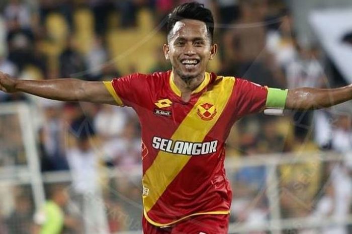 Selebrasi winger asal Indonesia, Andik Vermansah seusai mencetak gol ketiga Selangor FA ke gawang T-Team FC di Stadion Sultan Ismail Nasiruddin Shah, Kuala Terengganu, Sabtu (15/10/2016). 