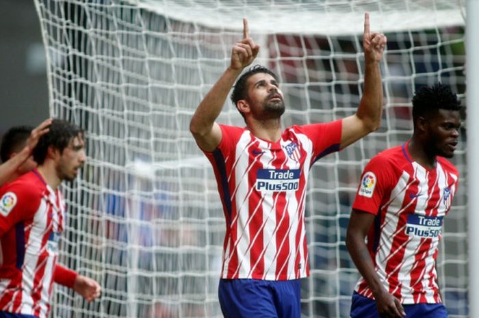 Striker Atletico Madrid, Diego Costa, merayakan gol yang dia cetak ke gawang Getafe dalam laga Liga Spanyol di Stadion Wanda Metropolitano, Madrid, pada 6 Januari 2018.