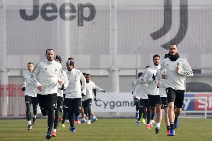 Para pemain Juventus menjalani sesi latihan.