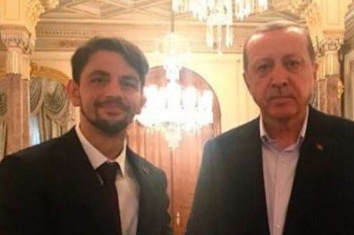 Mohammad Alqadi (kiri) bersama Presiden Turki, Recep Tayyip Erdogan.