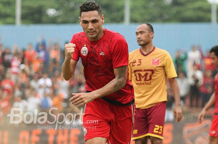 Bek anyar Persija Jakarta, Jaimerson da Silva Xavier, usai mencetak gol di laga uji coba kontra Persika Karawang, Sabtu (30/12/2017) di Stadion Soemantri Brodjonegoro.