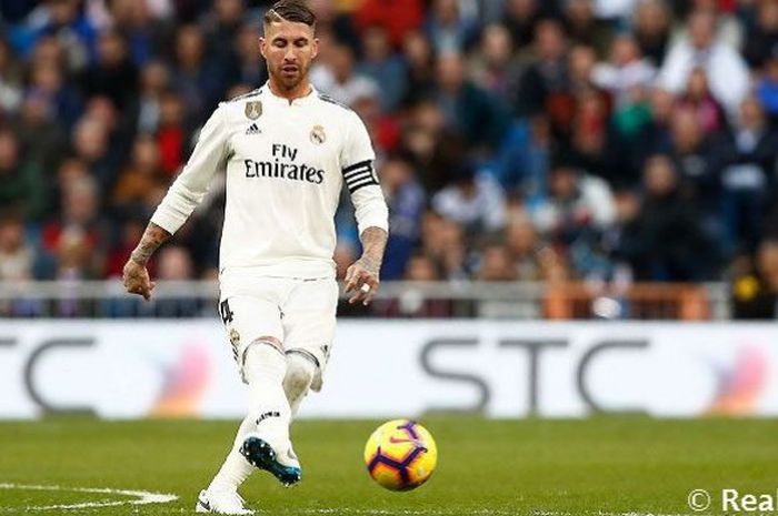 Kapten Real Madrid, Sergio Ramos, dalam laga melawan Real Valladolid pada pekan ke-11 Liga Spanyol, Sabtu, 3 November 2018.