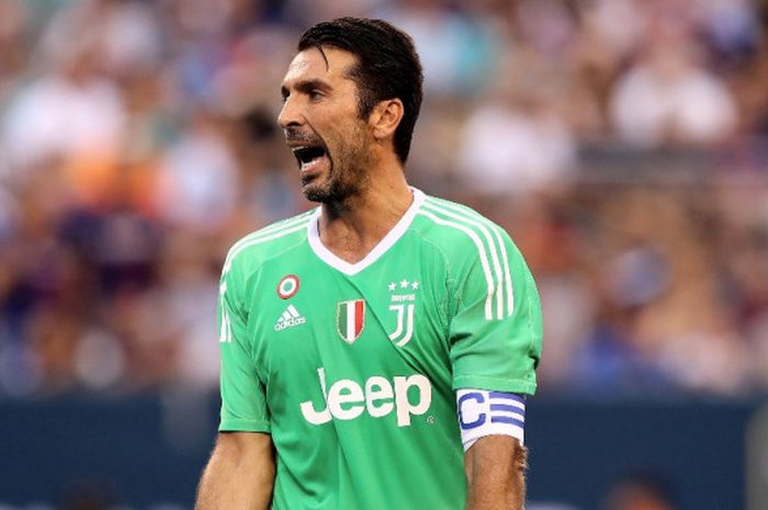 Reaksi kiper Juventus, Gianluigi Buffon, dalam laga International Champions Cup kontra FC Barcelona di MetLife Stadium, East Rutherford, Amerika Serikat, pada 22 Juli 2017.