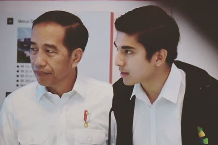 Presiden Joko Widodo (kiri) bersama Syed Saddiq Abdul Rahman