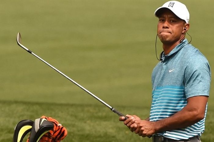 Pegolf Amerika Serikat (AS), Tiger Woods, saat berlatih jelang turnamen Masters 2015 yang berlangsung di Augusta, Georgia, AS. Tahun ini, Woods memastikan absen karena belum siap secara fisik.