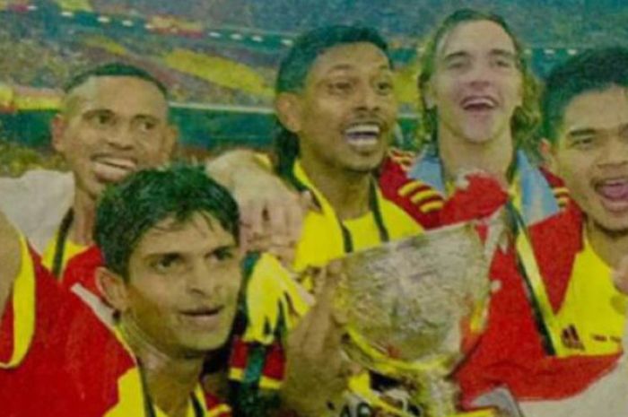  Bambang Pamungkas saat menjuarai piala Fa Malaysia 2005 bersama Elie Aiboy 