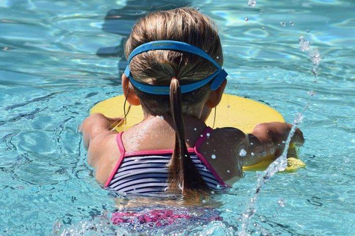 Ada sekolah renang putri duyung di Inggris