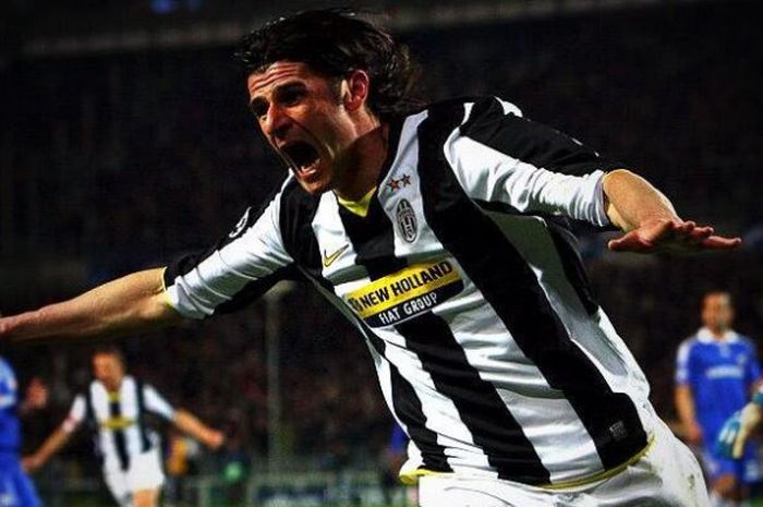 Striker Juventus, Vincenzo Iaquinta, meluapkan kegembiraan pasca mencetak gol ke gawang Chelsea dalam ajang Liga Champions pada 11 Maret 2009 di Stadion Delle Alpi.