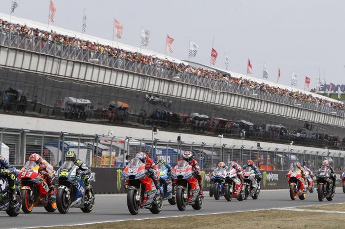  Suasana saat balapan MotoGP Republik Ceska di Sirkuit Brno, Minggu (5/8/2018), dimulai. 