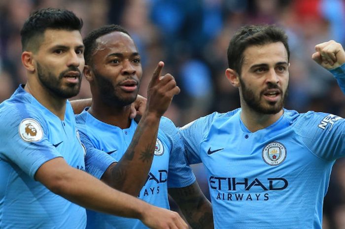 Trio pemain Manchester City: Sergio Aguero, Raheem Sterling, dan Bernardo Silva, merayakan gol ke gawang Brighton dalam laga Liga Inggris, 29 September 2018 di Stadion Etihad, Manchester.