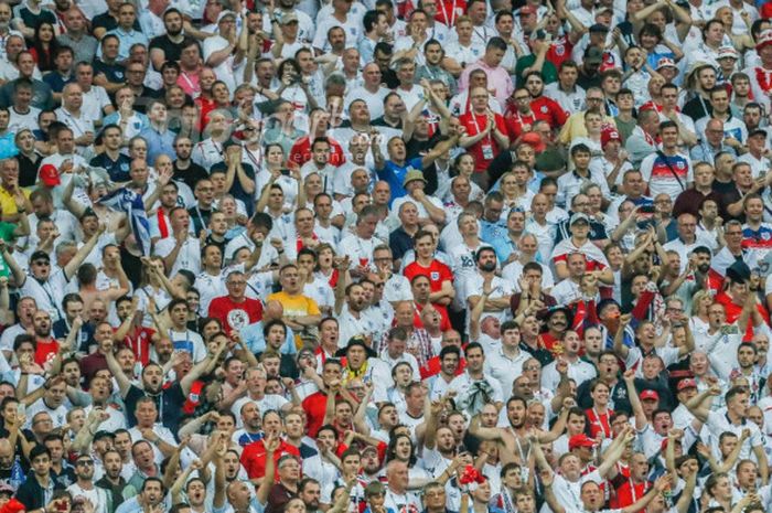 Suporter timnas Inggris dalam laga semifinal Piala Dunia 2018, Rabu (11/7/2018)  di Luzhniki Stadium, Moskow.