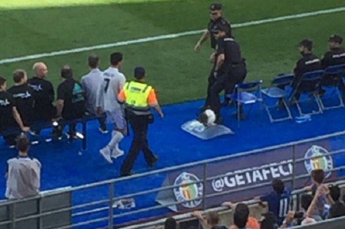 Pria yang menyamar sebagai Cristiano Ronaldo di laga Getafe kontra Real Madrid, Sabtu (14/10/2017)