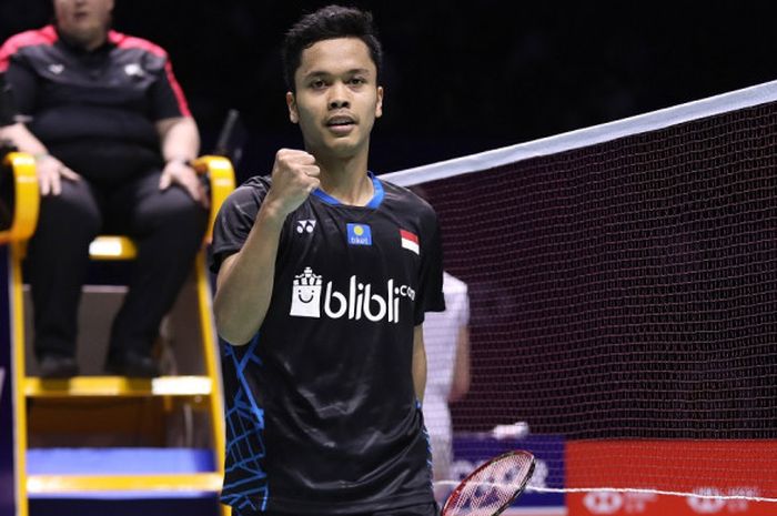 Pebulu tangkis tunggal putra Indonesia, Anthony Sinisuka Ginting, melakukan selebrasi seusai memastikan kemenangan atas Chou Tien Chen (Taiwan) pada laga semifinal turnamen China Open 2018 di Olympic Sports Center Xincheng Gymnasium, Changzhou, Sabtu (22/9/2018).