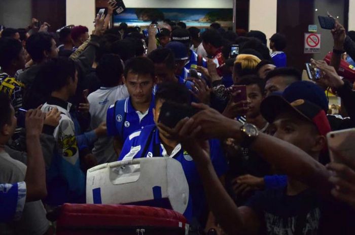 Persib Bandung mendapat sambutan antuasias dari penggemarnya di Yogyakarta.