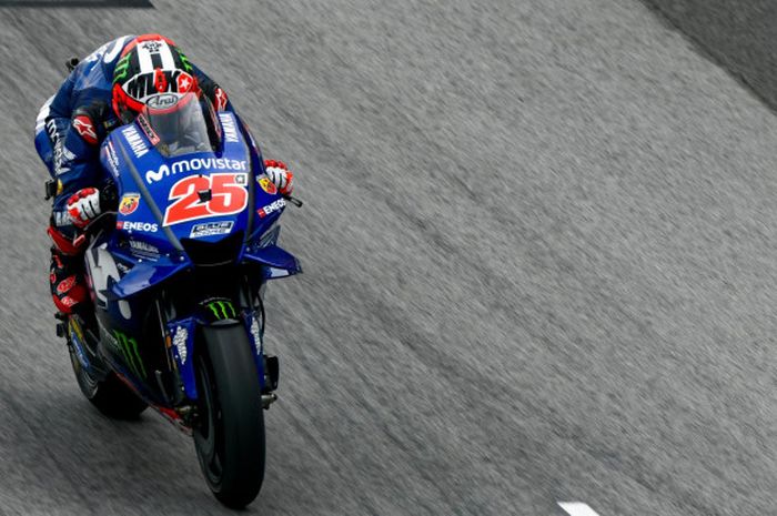 Pebalap Movistar Yamaha, Maverick Vinales, saat menjalani MotoGP Malaysia di Sirkuit Sepang, Malaysia.