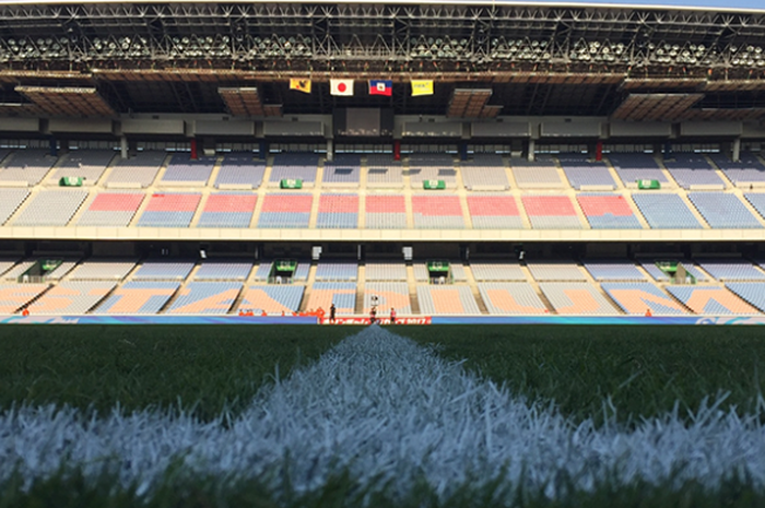 Stadion Nissan di Yokohama jelang pertandingan antara timnas Jepang kontra Haiti pada uji coba internasional, Selasa (10/10/2017) sore. 