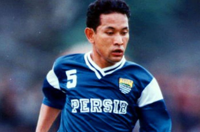 Pemain Persib Bandung era 90-an, Yudi Guntara, saat masih membela Maung Bandung.