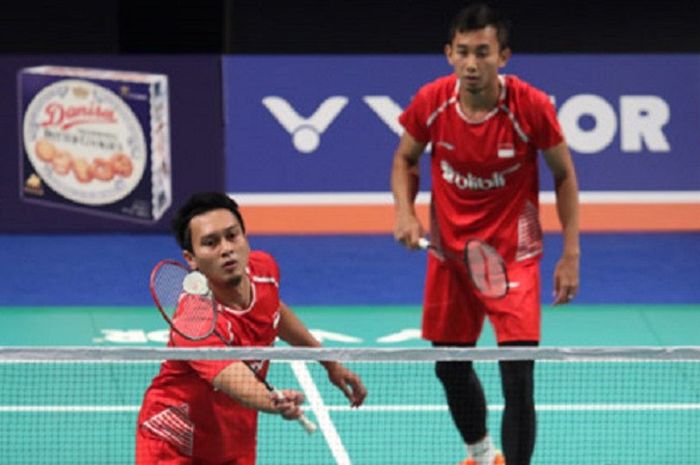 Ganda putra, Mohammad Ahsan/Rian Agung Saputro tersingkir dari babak pertama Denmark Open 2017 setelah takluk dari Li Junhui/Liu Yuchen (China) 23-25, 18-21 pada pertandingan yang berlangsung di Odense Sports Park, Denmark, 18 Oktober 2017 .