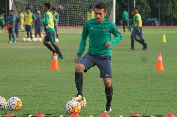 Pemain depan timnas U-19 Indonesia, Egy Maulana Vikri saat menjalani latihan terpisah dalam pemusatan latihan skuat Garuda Nusantara pada Rabu (9/8/2017)