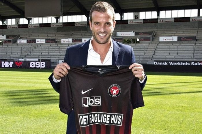 Gelandang asal Belanda, Rafael van der Vaart, diperkenalkan sebagai pemain baru FC Midtjylland di MCH Arena, Herning, Denmark, pada Rabu (10/8/2016).