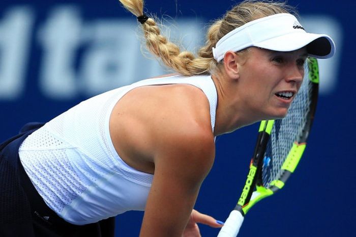 Petenis Denmark, Caroline Wozniacki (Denmark), melakukan selebrasi seusai menjalani pertandingan babak perempat final Rogers Cup di Aviva Centre, Toronto, Kanada, Jumat (11/8/2017).