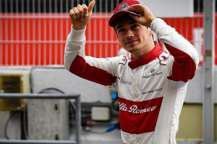 Pebalap tim Sauber F1, Charles Leclerc setelah menjalani sesi kualifikasi dua (Q2) GP Spanyol pada Sabtu (12/5/2018)