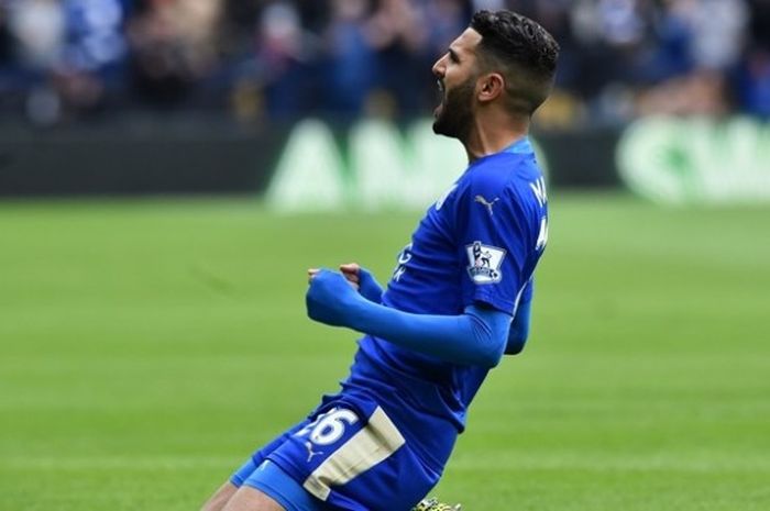  Gelandang Leicester City, Riyad Mahrez, melakukan selebrasi usai mencetak gol ke gawang Swansea City dalam laga Premier League di King Power Stadium, Leicester, Inggris, 24 April 2016. 