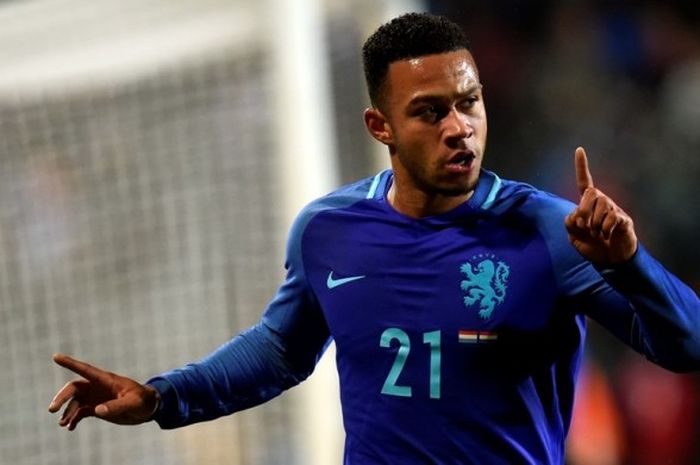 Pemain Belanda, Memphis Depay, merayakan gol yang dia cetak ke gawang Luksemburg dalam laga Grup A Kualifikasi Piala Dunia 2018 zona Eropa di Stadion Josy Barthel, Luksemburg, 13 November 2016.