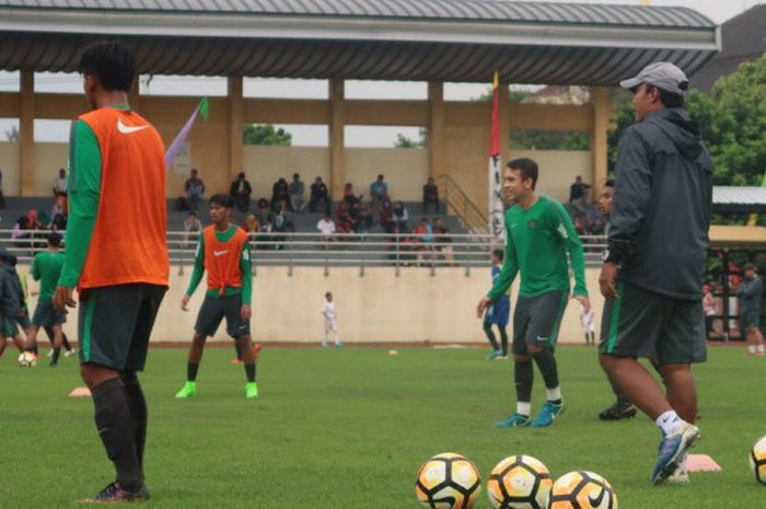 Pemusatan latihan hari keenam Timnas U-19 di lapangan Universitas Negeri Yogyakarta, Kamis (28/5/2018).