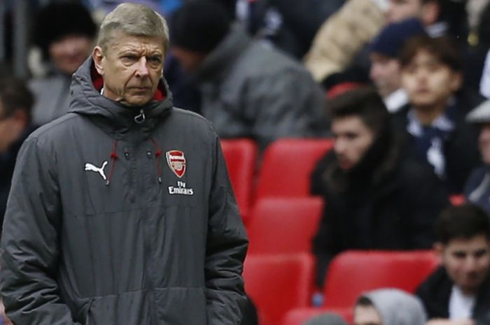 Gestur pelatih Arsenal, Arsene Wenger, pada laga lanjutan Liga Inggris melawan Tottenham Hotspur di Stadion Wembley, Sabtu (10/2/2018).