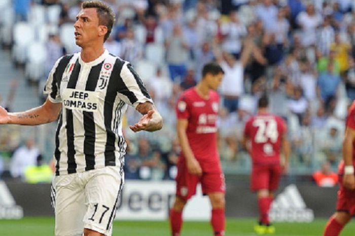 Mario Mandzukic merayakan gol Juventus ke gawang Cagliari pada pertandingan Serie A di Allianz Juventus Stadium, Sabtu (19/8/2017). 