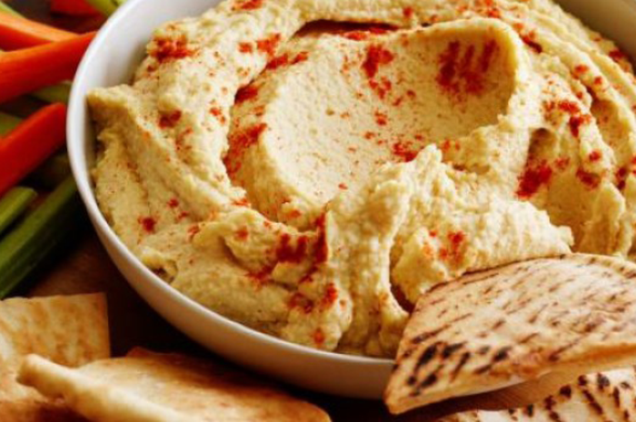  Hummus tradisional biasa disantap dengan roti pipih khas Jawa Timur 