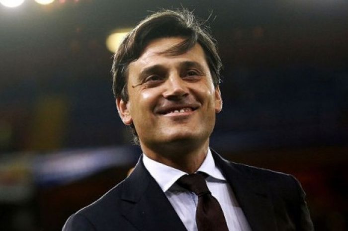 Pelatih AC Milan, Vincenzo Montella, tersenyum saat memimpin timnya menghadapi Sampdoria dalam laga Serie A di Stadion Luigi Ferarris, Genoa, 16 September 2016.